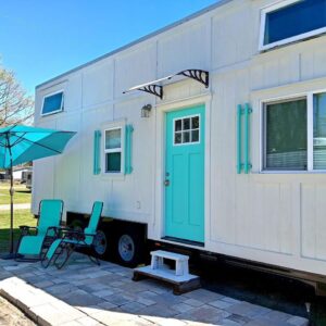 GORGEOUS Tiny with a BATHTUB