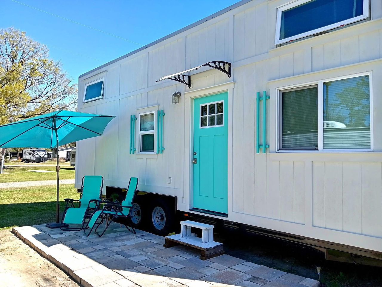 GORGEOUS Tiny with a BATHTUB - Image 7