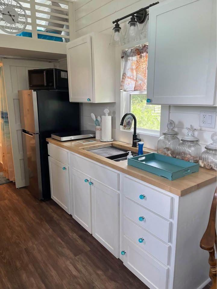 GORGEOUS Tiny with a BATHTUB - Image 2